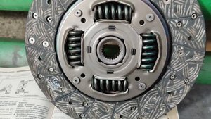 Как самостоятельно поменять диск сцепления на автомобиле Ниссан Патфайндер R51..