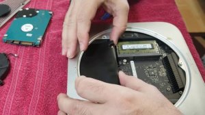 How to Open a MAC Mini A1347 2010 to upgrade the Hard Drive to an SSD