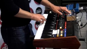 Izia - Pendant que les champs brûlent (Niagara) - Session acoustique OÜI FM