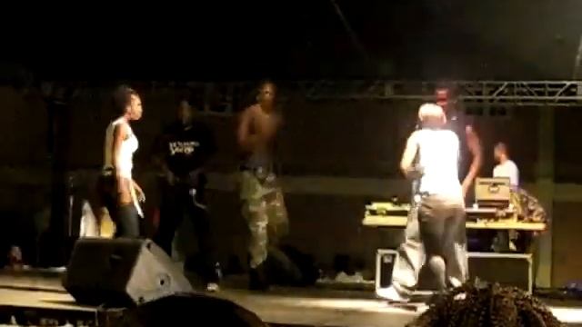 Mac 11 At Easter Fiesta 2k9 смотреть онлайн