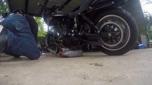 Harley Davidson dyna low rider Oil change