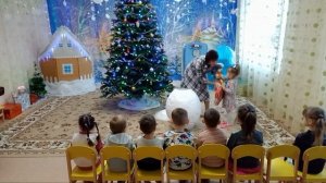 Прощание с ёлочкой младшая, средняя группа