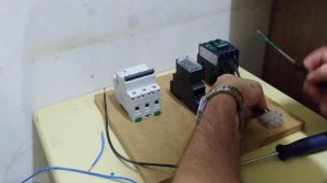 Instalação de compressor trifasico com contatora em pequeno quadro de comando