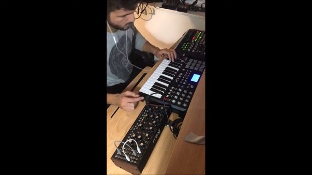Mantric Jam (Moog Mother 32 + Native Instruments West Africa) смотреть онлайн