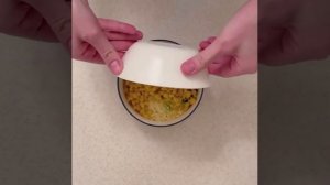 Быстрый салат с сыром и яйцом