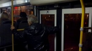 Алкаш застрял в автобусе