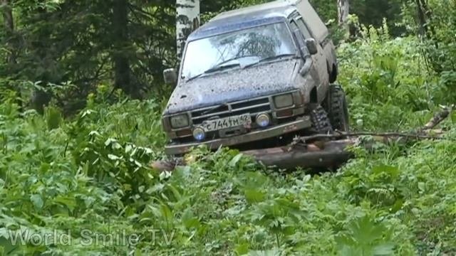 Ныряем в реку. Внедорожные покатушки.