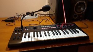 Синтезатор-вокодер Korg R3 прямиком из 2006 года - слушаем 8 Demo songs.