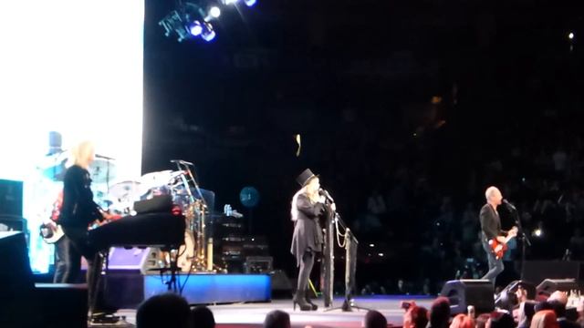 Fleetwood Mac "Go Your Own Way" Live Toronto February 3 2015 смотреть онлайн