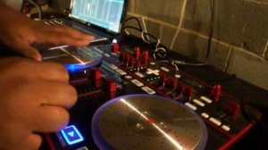 Vestax Typhoon Scratching and Beat Juggling 1