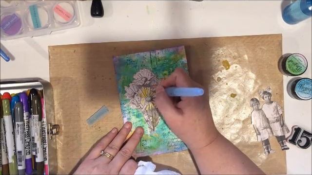 Distress Oxides Mother's Day Card & Tim Holtz Paper Dolls Giveaway! смотреть онлайн