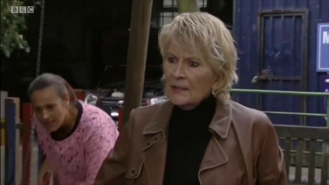 EastEnders - Shirley Carter Punches Shelley (20th August 2019) смотреть онлайн