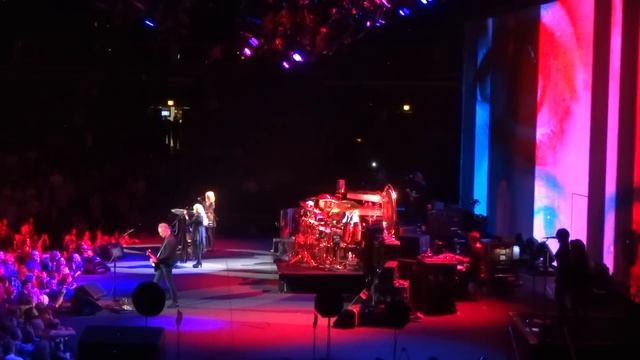 Fleetwood Mac "Little Lies" Chicago, IL 10-3-2014 смотреть онлайн