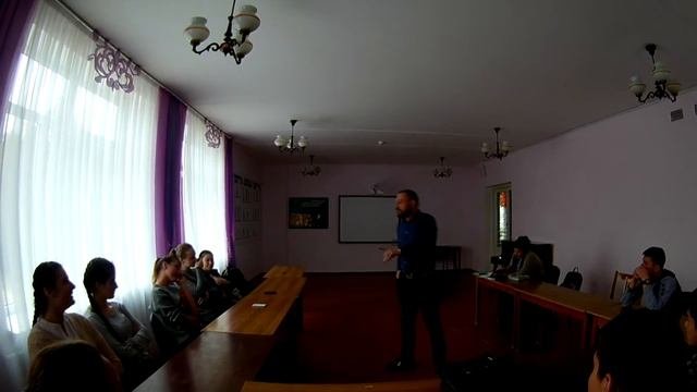 Провожу лекцию о Защите Прав Потребителя для школьников