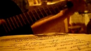 На кухне мышка уронила банку