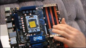 ASUS P6T SE X58 Core i7 LGA1366 DDR3 Motherboard Unboxing & First Look Linus Tech Tips