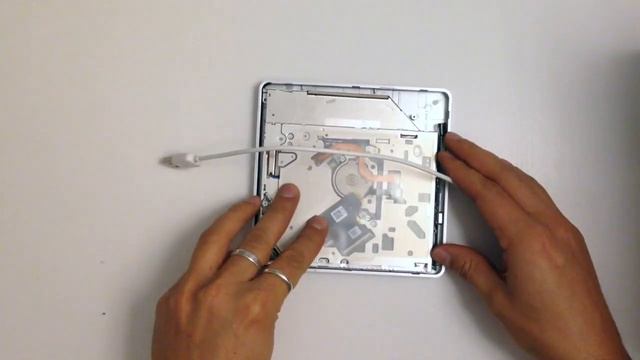 Macbook pro montaggio DVD superdrive su supporto esterno смотреть онлайн