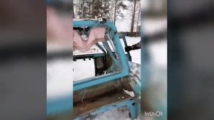МТЗ 80  меняем кабину вручную...