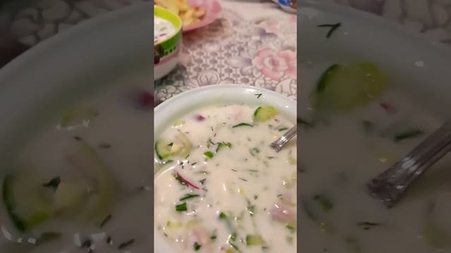Окрошка на кефире,и домашнем белом квасе #окрошка #окрошканаквасе #окрошканакефире #картошка
