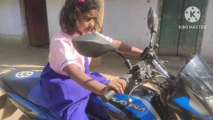 School Girl Revving Bajaj Platina//Revving Girl
