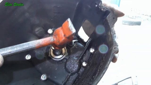 Замена направляющей втулки муфты подшипника выключения сцепления Chevrolet Niva