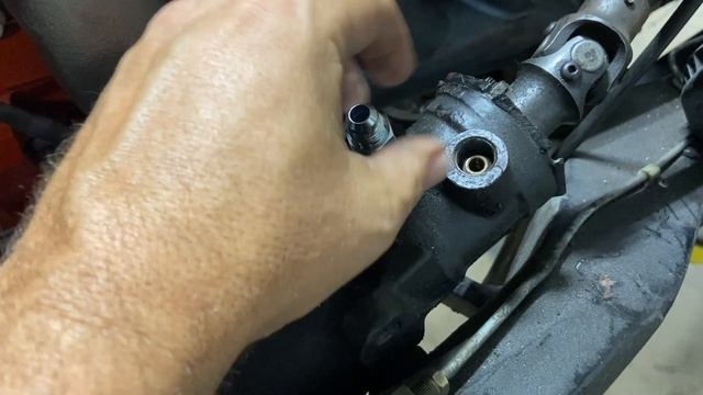 How to Convert GM Saginaw Steering Box flare fittings to 6 AN fittings using 617-4805 and 617-4802 смотреть онлайн