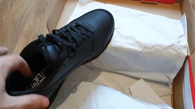 Антиквар купил за копейки фирменные кроссовки PUMA