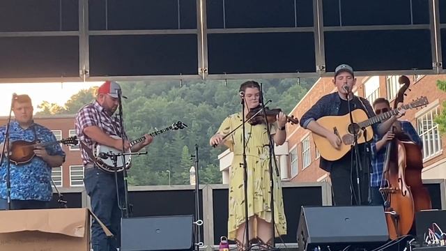 Lincoln Mash and Heather Alley Band “Tall Weeds and Rust” смотреть онлайн