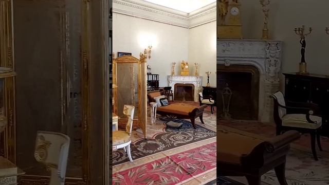 Смежная с Малахитовой Гостиная Зимнего дворца в апартаментах Николая II и Александры Федоровны