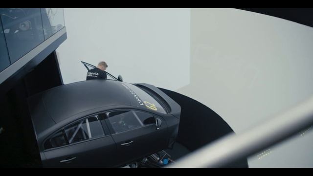 The big sim racing rig of Lynk & Co Cyan Racing смотреть онлайн