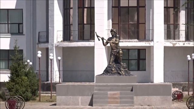 По ул Курчатова к-т Юбилейный стадион и до дет сада УМКА.
