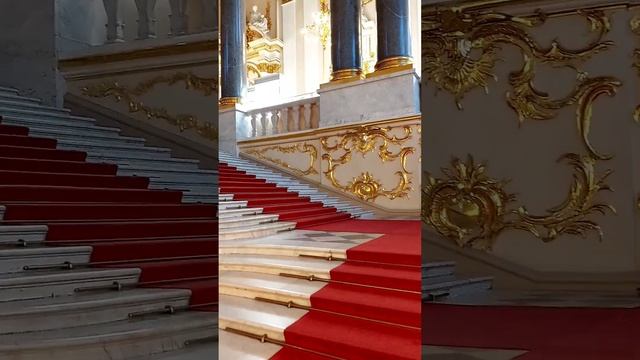 А если бегом по Иорданской лестнице? Настроение  #эрмитаж  #петербург #эрмитаж_онлайн #ялюблю