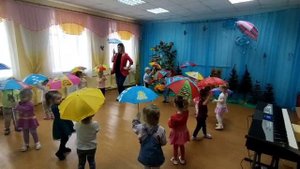 "Танец с зонтиками"