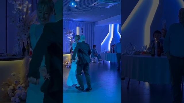 Вот так вот нынче зажигают на свадьбе  под народную музыку #ведущий #свадьба #ведущийсвадьбы