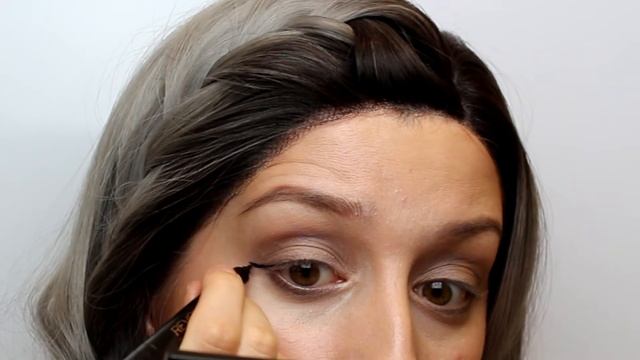 Kylie Jenner Brown Lip Makeup Look смотреть онлайн