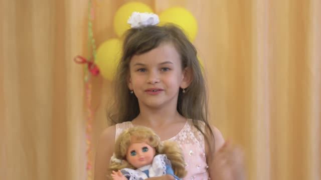Выпускной утренник (6). г. Курган. Двухкамерная съемка (4К).  Видеооператор. Видеосъемка Курган