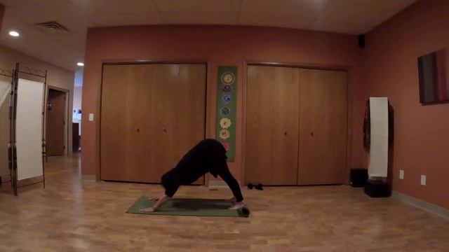 Lincoln Yoga Center • Maria Pham • All Levels смотреть онлайн