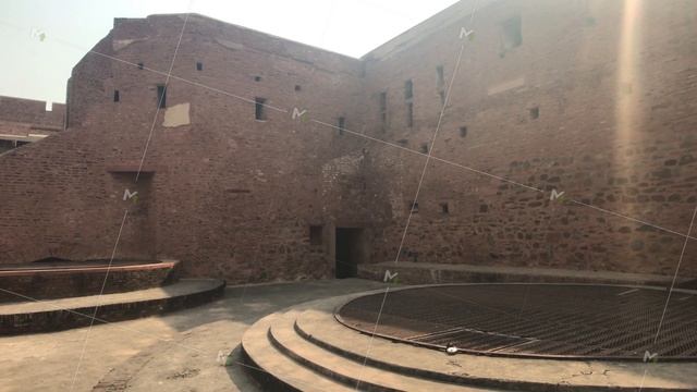 Agra, India - Agra Fort, fragment of an old building with windows on the grounds of the fort смотреть онлайн