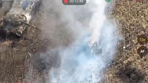 Украинский танк в упор расстреливает российский бронетранспортер