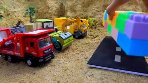 Super Truck!СУПЕР ГРУЗОВИКИ СТРОЯТ МОСТ С LEGO!Мультфильмы для детей