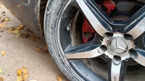 Машину бросает в разные стороны - проблемы с шинами.