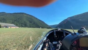 Планер сел без шасси, полоса заблокирована. У планеров на посадку один шанс. Первый и последний.