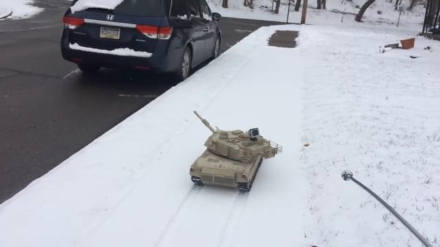 21st Century 1:9th Scale Abrams RC Tank on More Snow Adventures смотреть онлайн