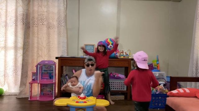 80s Hip-Hop Dancing with Elle & Anne while Saab DJs!! смотреть онлайн