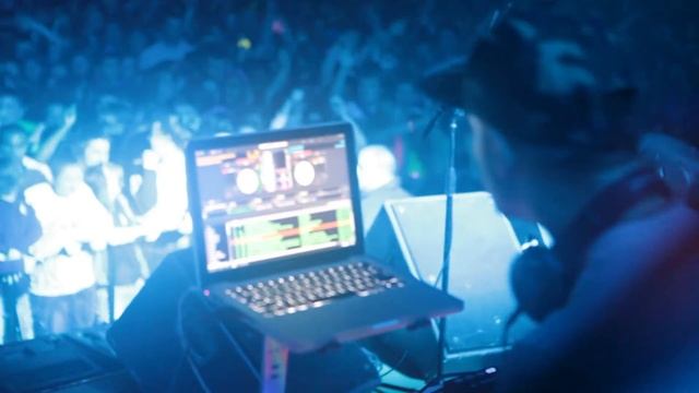 DJ Tonez opens for Mac Milller at Lycoming College смотреть онлайн