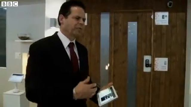 Device 'sees who's at the door' смотреть онлайн