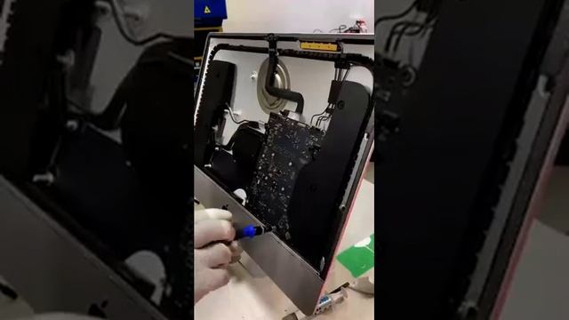 como cambiar el disco duro a un iMac de 2014 - limpio y cambio de pasta térmica смотреть онлайн