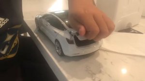 Tesla Model 3 1:18 Scale Model Car