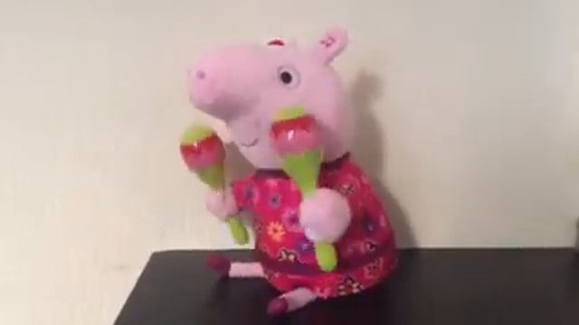 Мягкая интерактивная игрушка "Пеппа с маракасами" смотреть онлайн