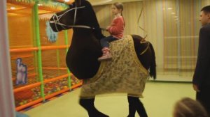 Ростовая кукла - лошадь. Катает детей на встрече гостей.